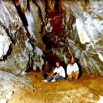 Manuela und Andreas Zimmermann in der Höhle von Selenitsa