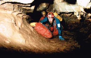 Franzjörg Krieg in der Ziegenhöhle bei Fragista, Griechenland